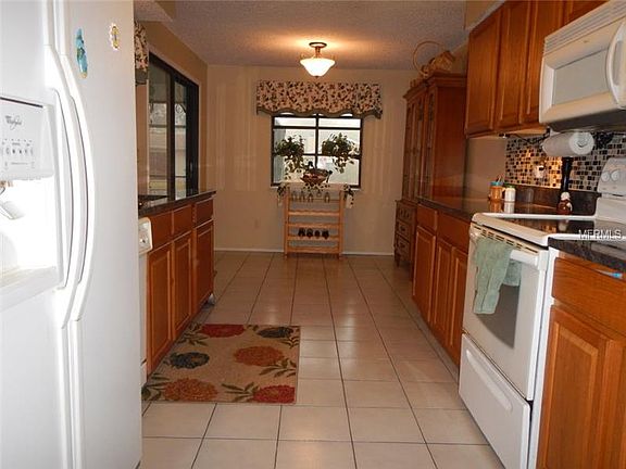 3rd image of 662 Sweetbriar Dr