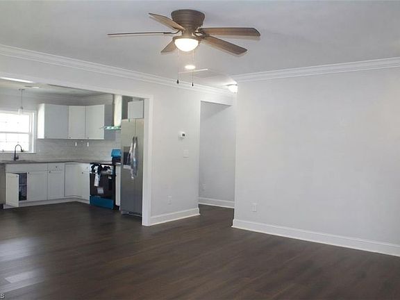 3rd image of 1000 Pine Circle Dr