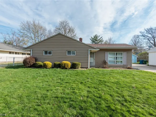 9300 Manorford Dr, Parma Heights, OH 44130