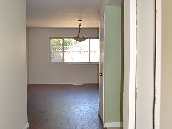 2nd image of 2825 Zinnia Ct