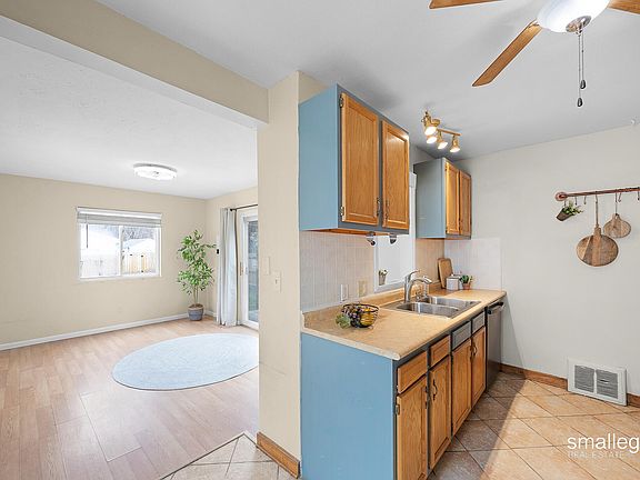 2nd image of 1011 Johnston St SE