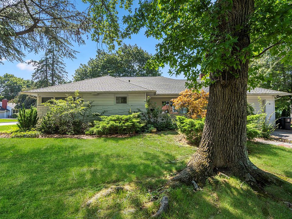 1st image of 134 Westwood Cir