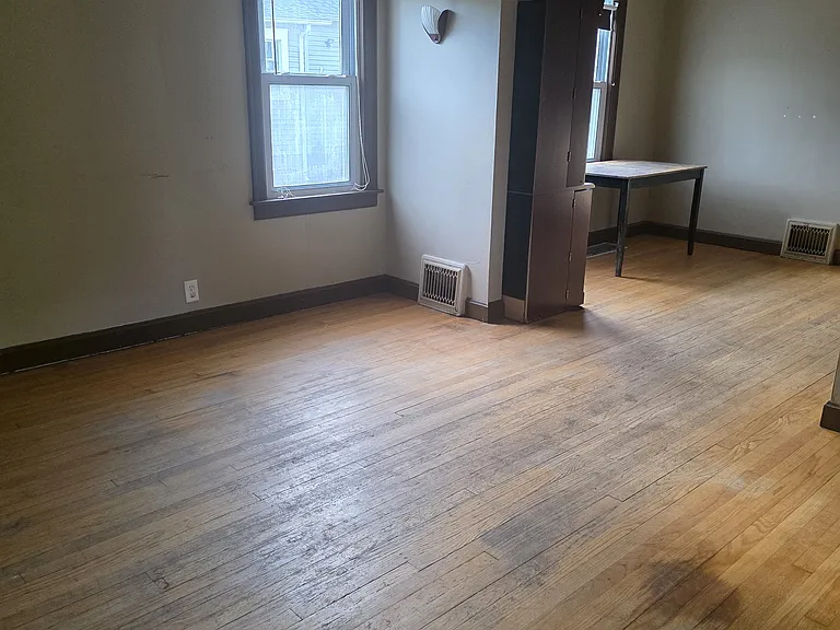 1718 W 1st St — Photo 2