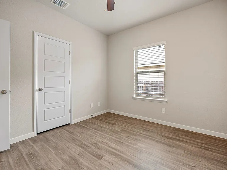 354 Emma Dr — Photo 14