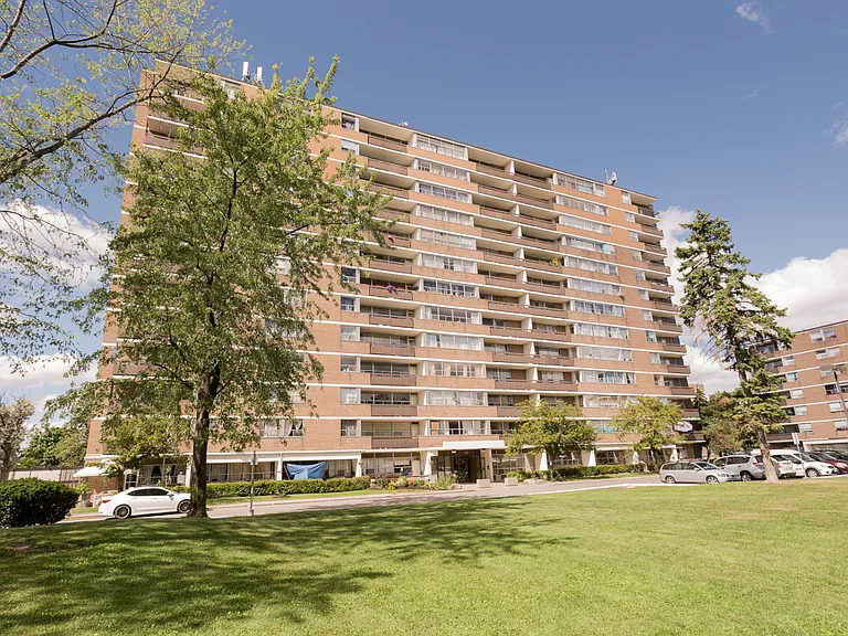 53 Warrender Ave #1 BD — Photo 11