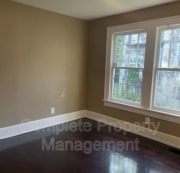 8211 Rugby Ave — Photo 7