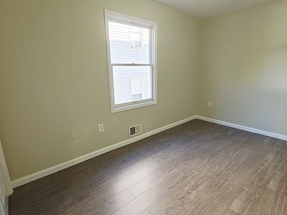 3rd image of 132 Grant Ave #1A