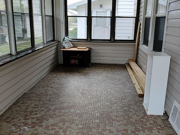 3rd image of 127 E Woodside St