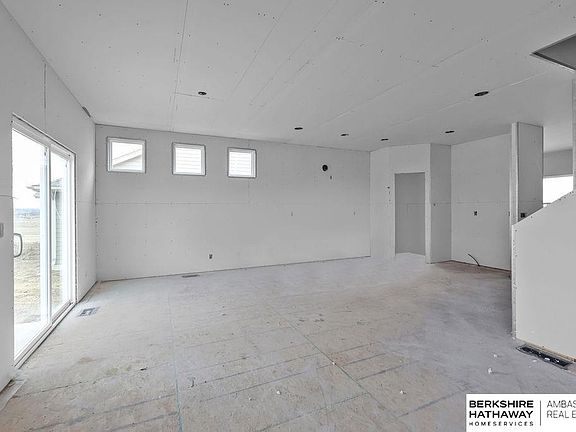 5th image of 10440 Cody St