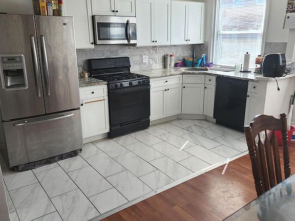 2nd image of 6621 Oakland St