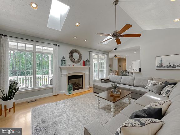 4th image of 22430 Hood Ln