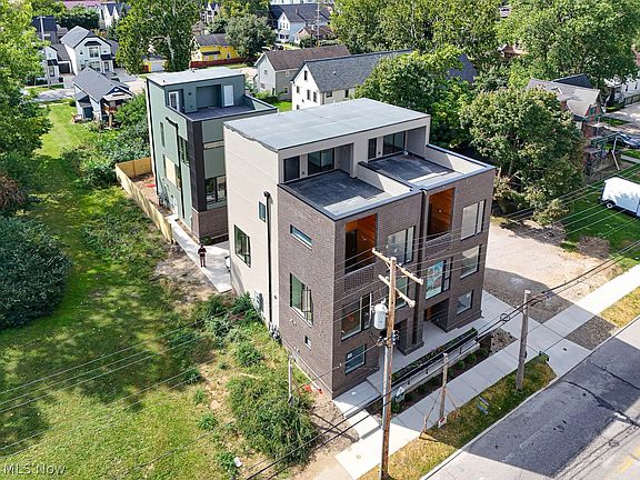 2nd image of 1911 Abbey Ave