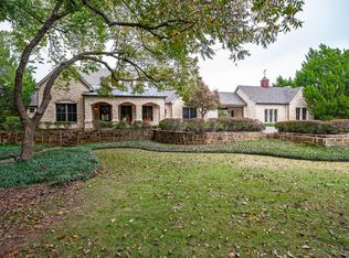 2412 Los Robles St, Grapevine, TX 76051