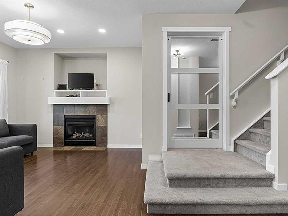 4th image of 213 N Mahogany Hts SE