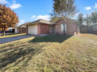 246 Cambridge Dr, Midwest City, OK 73110