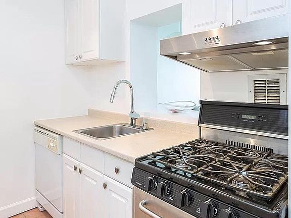5th image of 1021 Arlington Blvd APT 728