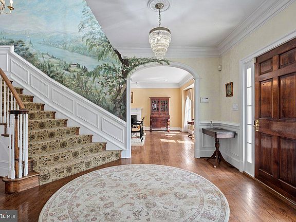 2nd image of 9498 Lynnhall Pl
