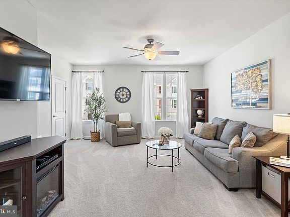 4th image of 512 Streamview Dr