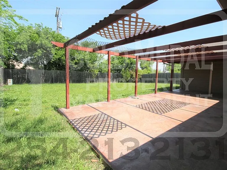 2405 Westwood Dr — Photo 14