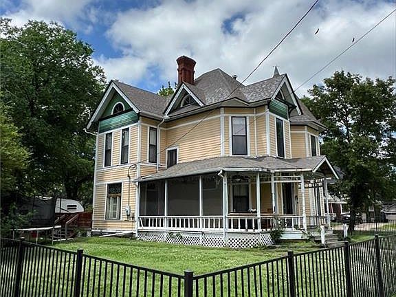 2nd image of 501 W Euclid St