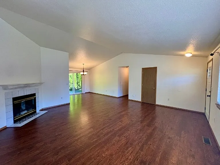 2422 Leach Ct SE — Photo 5