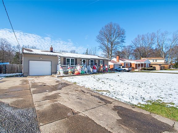 2nd image of 108 Hickory Ln