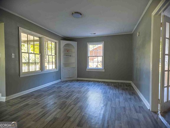 5th image of 4402 Highland Rd