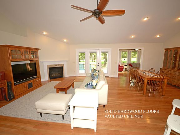 3rd image of 27 Felix Ct