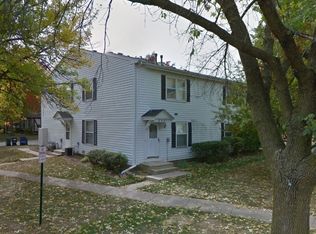 302 Meadow Ct, Vernon Hills, IL 60061