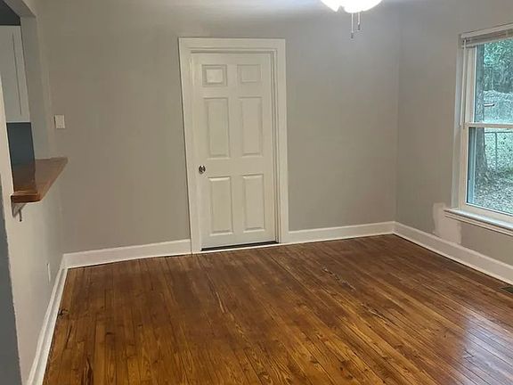 3rd image of 1636 Pepper Dr