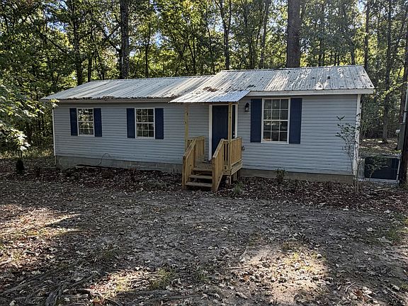 3rd image of 136 Beechview Dr