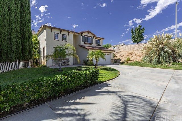 Spacious Driveway
