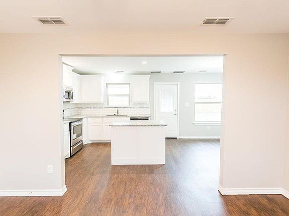 3rd image of 252 Foxtrot Ln