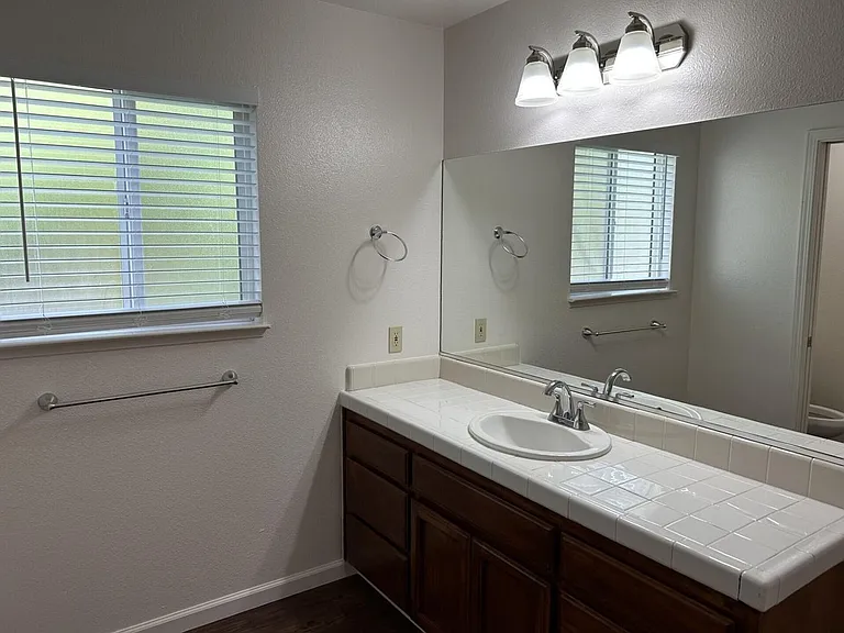 4724 W Manor Ct — Photo 13