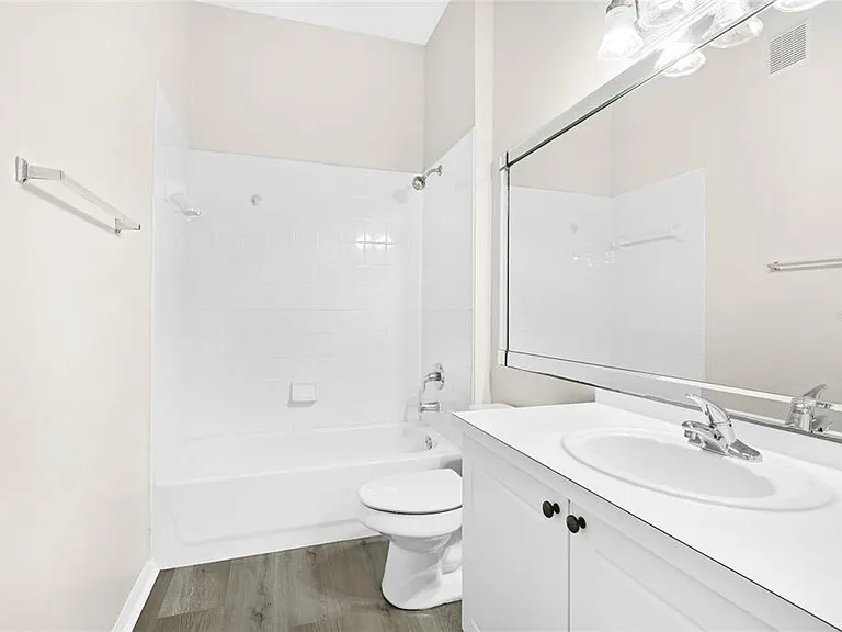5160 Northridge Rd #301 — Photo 17