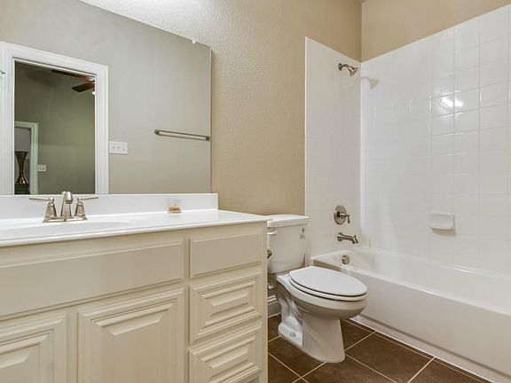 5th image of 4121 Pecan Bend Ln