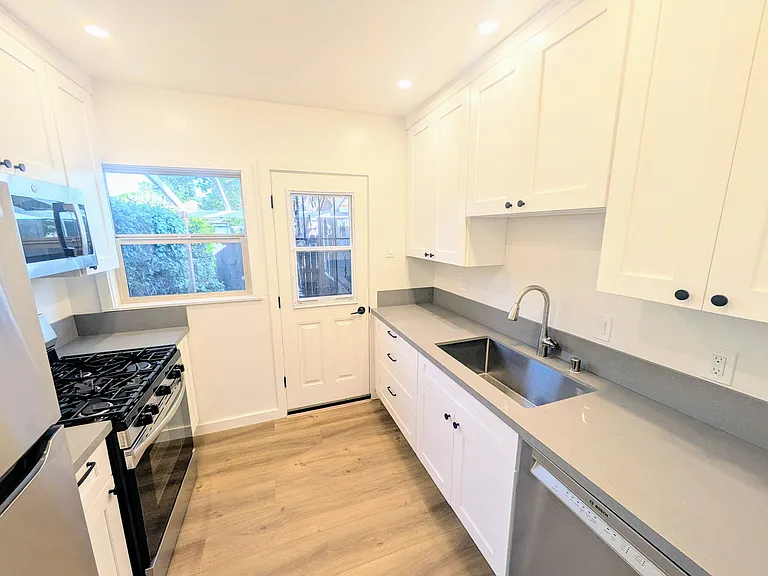 10999 Culver Blvd — Photo 2