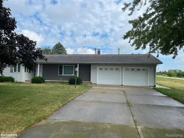 2010 Van Geisen Rd, Caro, MI 48723