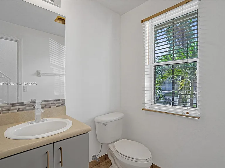 17037 SW 39th St — Photo 19