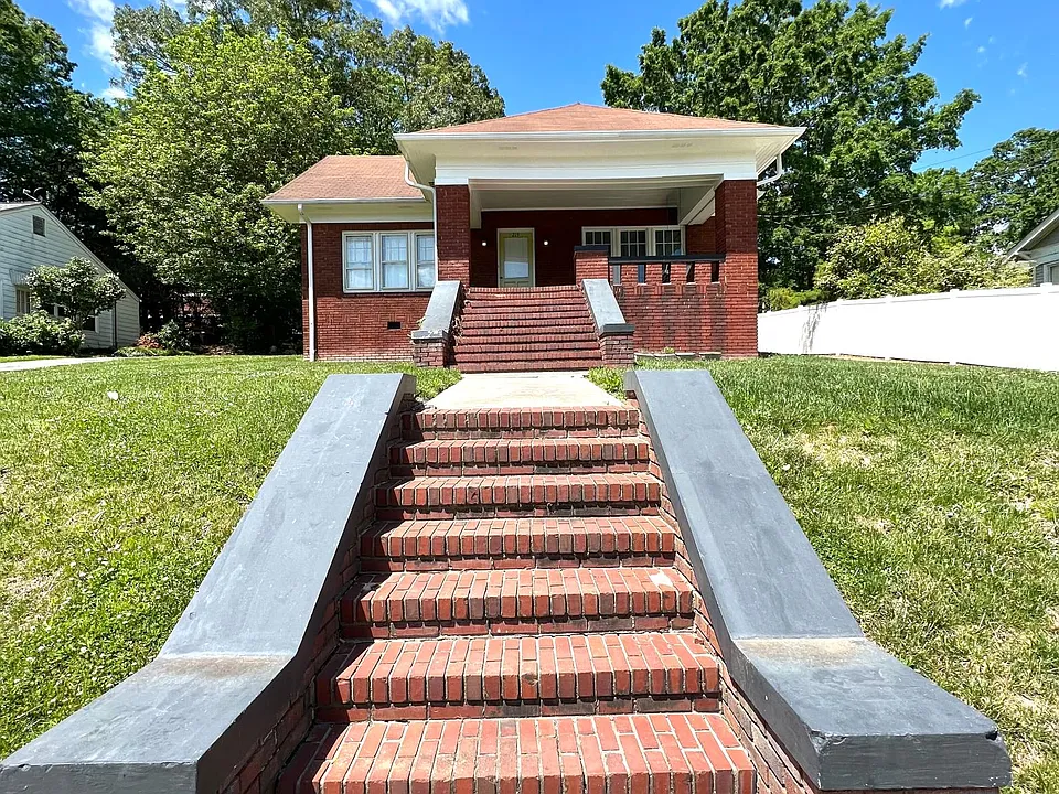 219 N 4th St