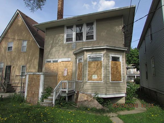 3rd image of 3167 N Richards St