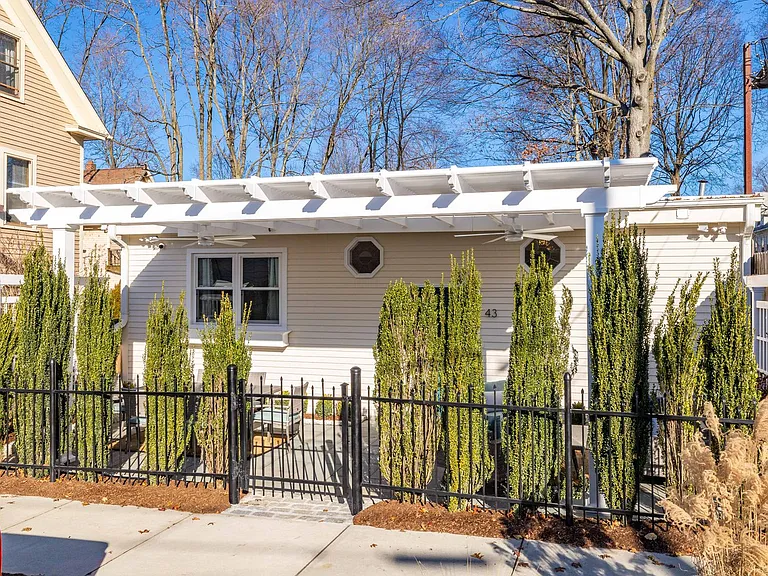 43 Woodland St — Photo 14