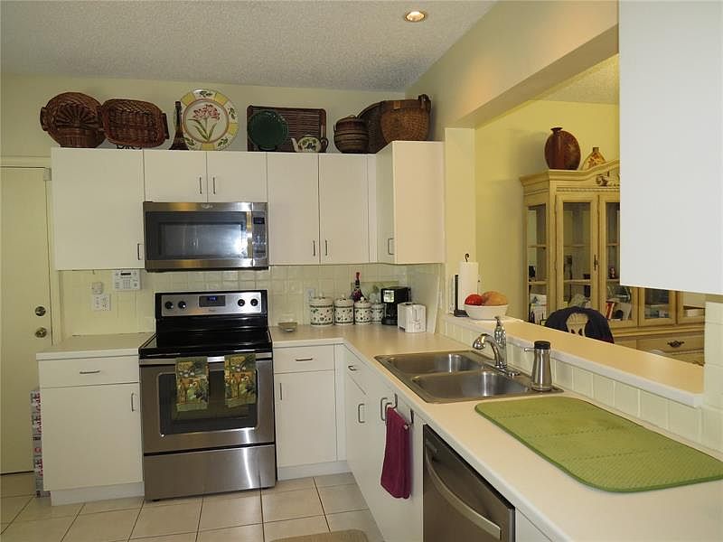 2nd image of 9518 S Vermosa Ln