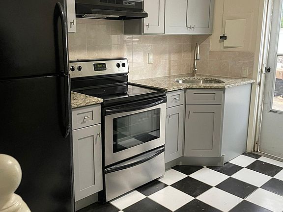 4th image of 11 Salem Ln