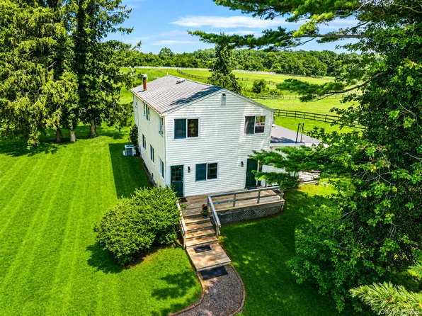 1394 Main Rd, Riverhead, NY 11901