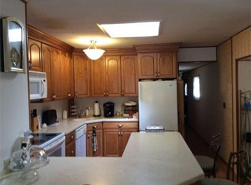 5th image of 6 Parkwood Dr