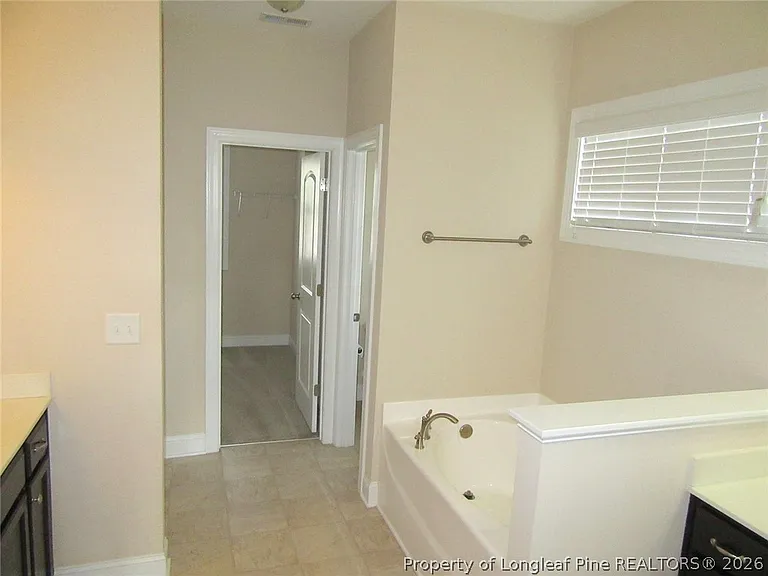 512 Rossendale Dr — Photo 20