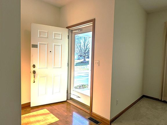 4th image of 315 Park West Dr