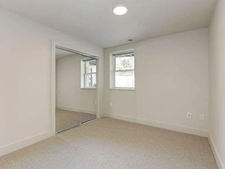 626 E St SE #203 — Photo 7