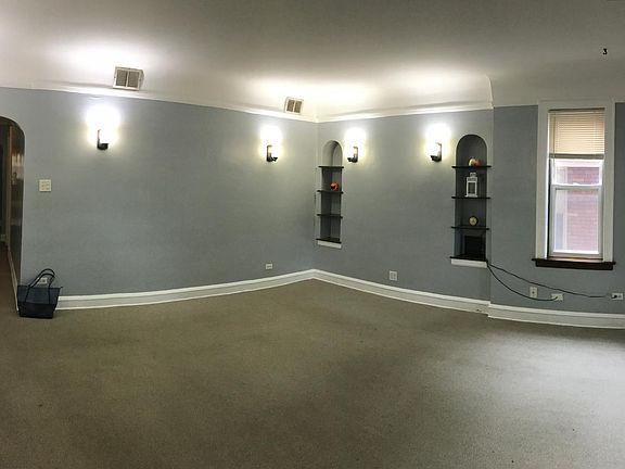 2nd image of 10028 S Oakley Ave APT 2